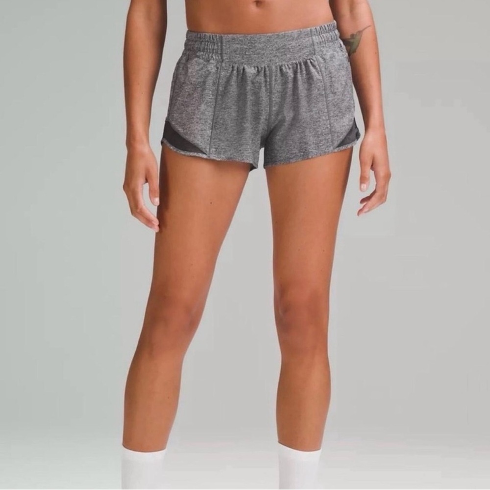 Lululemon Gray Low Rise 2.5” Hotty Hot Lined Short Size 4 EUC
